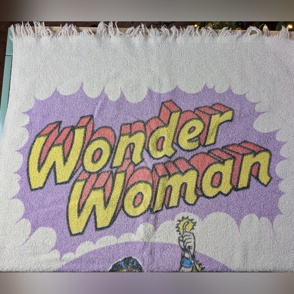 Wonder Woman Vintage 1970s Bath Towel - Picture 2 of 11